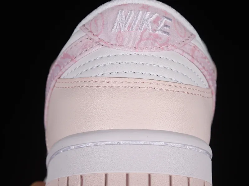 All Categories Nk SB Dunk Series Nk SB Dunk Low Low-top sneakers Cost-effective version Nk Dunk Low "Pink Paisley" Sakura pink SB low-top sports and leisure sneakers FD1449-100